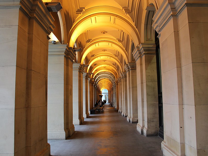 File:Melbourne General Post Office Walkway.jpg