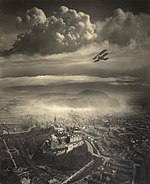 Aerial View of Edinburgh, by Alfred Buckham, from about 1920.jpg