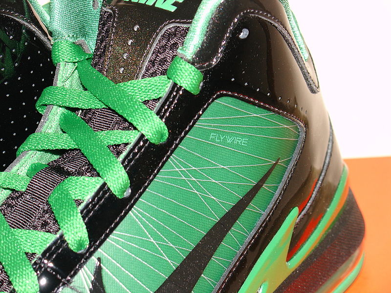 File:Nike air max hyperfly supreme paul pierce.jpg