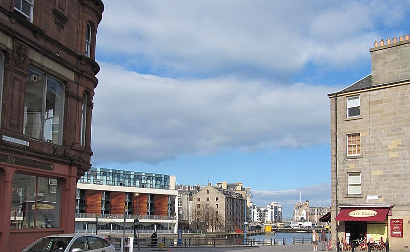 File:Henderson Street Simpson Building & Shore view.JPG