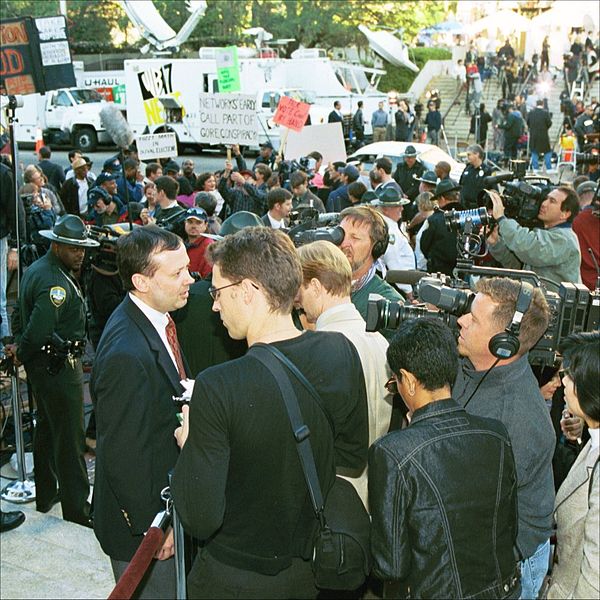 File:Craig Waters Briefing Reporters During the 2000 Election Appeals.jpg