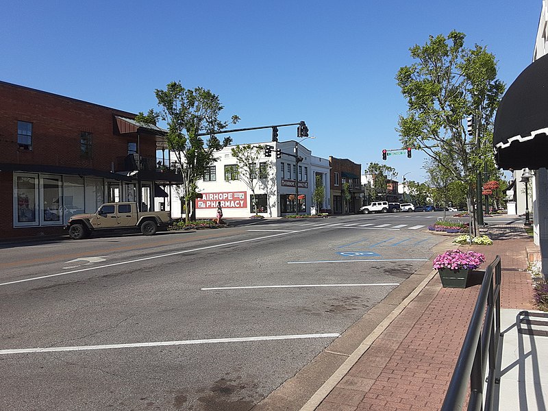 File:This is a photo of downtown Fairhope,Alabama in 2021.jpg
