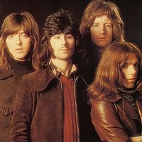 Badfinger в 1971 году, с обложки их альбома Straight Up. (Слева направо: Джои Молланд, Том Эванс, Пит Хэм, Майк Гиббинс)