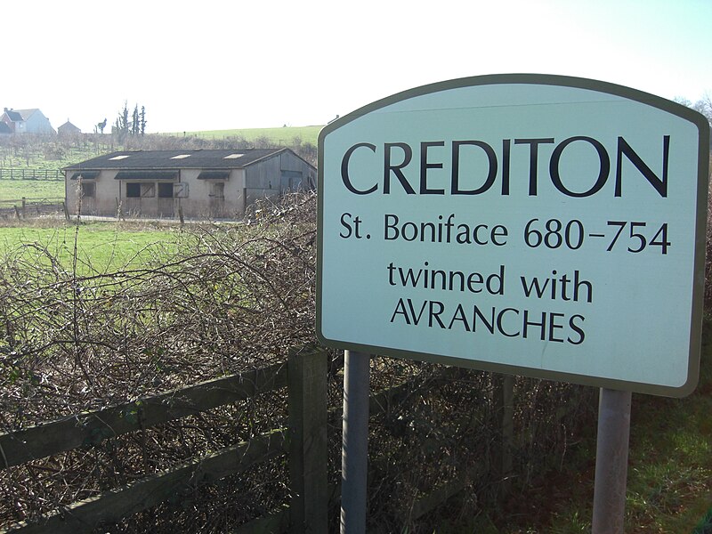 File:Crediton Sign.JPG