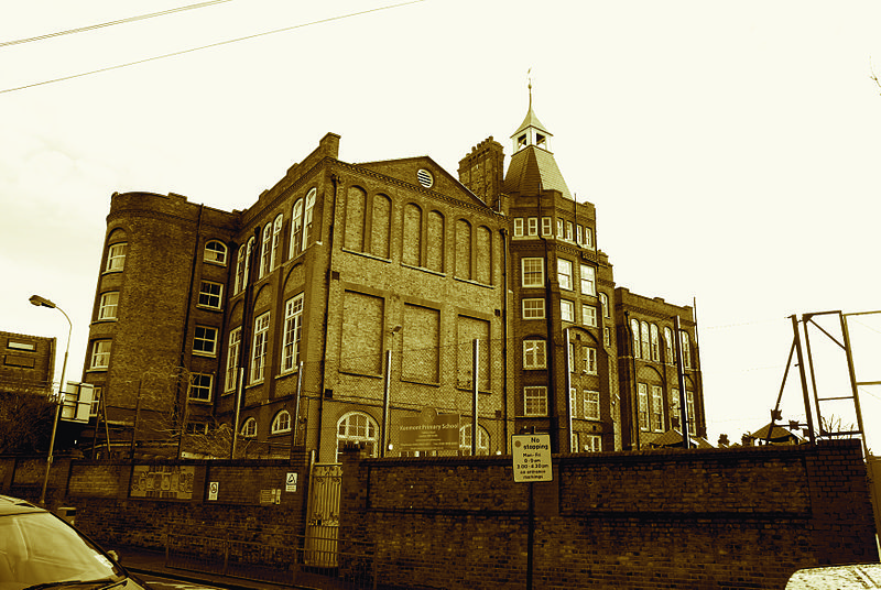 File:Kenmont Primary School, College Park, Kensal Green.jpg