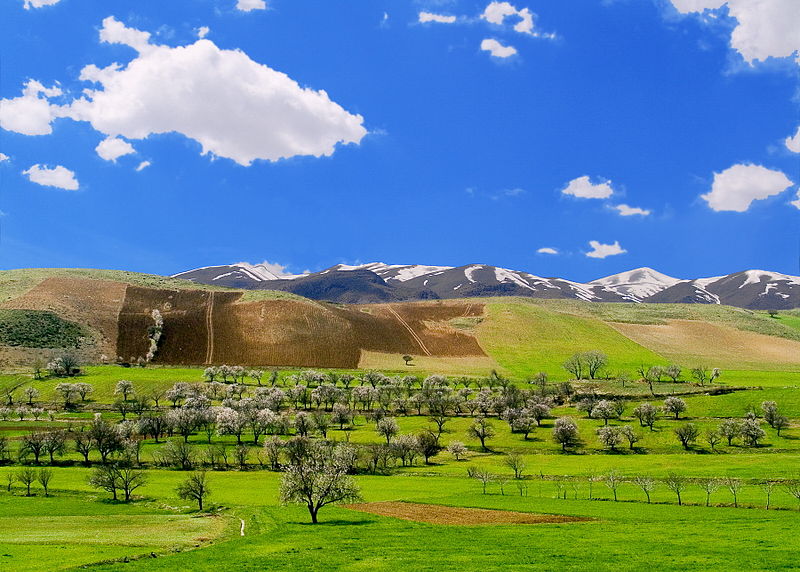 File:Hills south west of Sanandaj near the village of Kilaneh.jpg