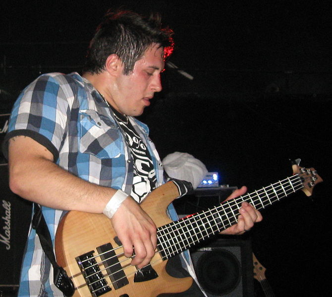 File:Matt Deis - CKY Bassist - Clubhouse Music Venue, Tempe, Arizona - July 21, 2009 - Crop1.JPG