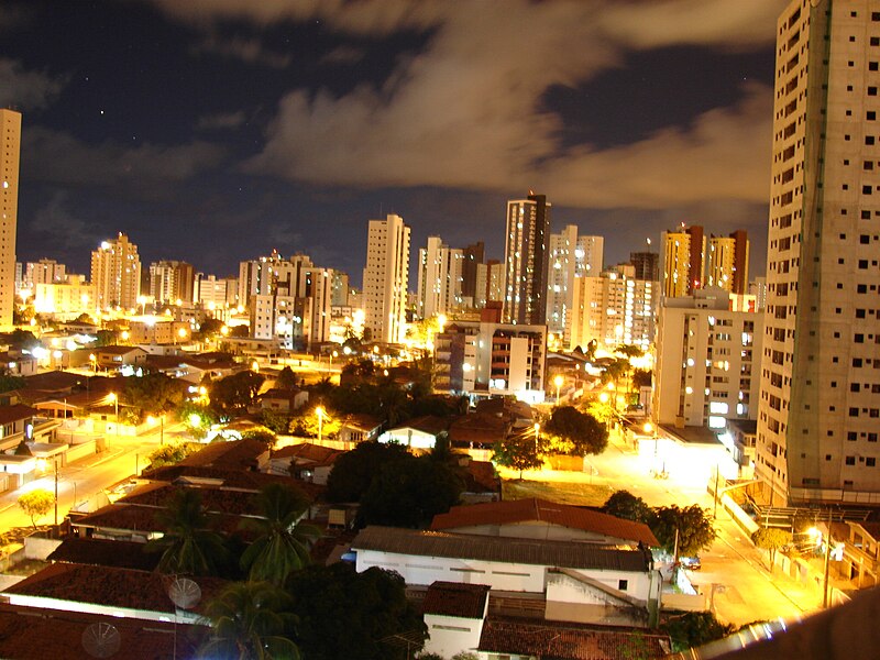 File:JoaoPessoatambaúNightView.JPG