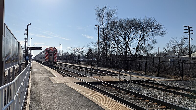 File:Metra Train at Midlothian Station.jpg