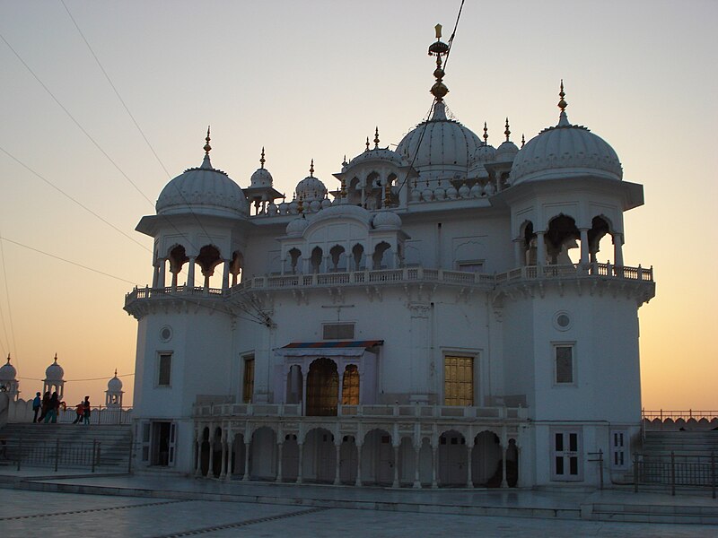 File:Takht Sri Keshgarh Sahib.JPG