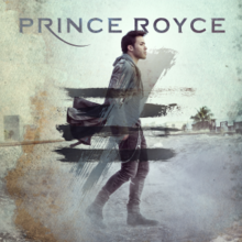 Prince Royce (seen with his hands in his pocket) walking in front of a sketch background. The album's title is represented in tally marks in brush strokes revealing the number "5" with four lines painted and another line crossing over the remaining four lines.