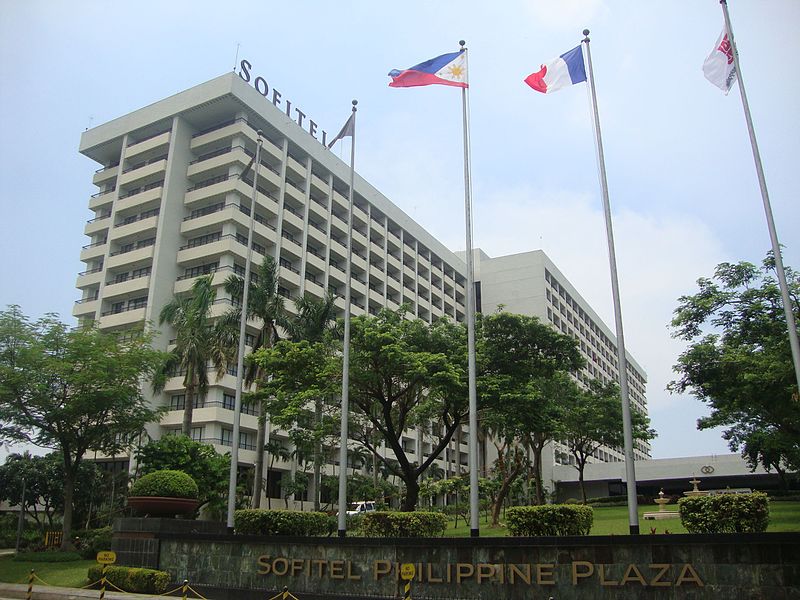 File:Sofitel philippine plaza hotel (ccp complex, pasay; 2010-08-15).jpg