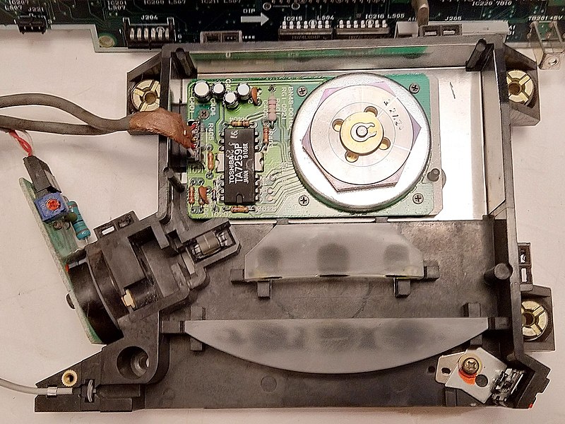 File:Laser, Lens and Scanning mirror from a 1991 HP Laser Printer.jpg