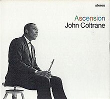 На черно-белом фото Колтрейн сидит на табурете лицом вправо в костюме-тройке и держит саксофон между ног. Справа слово «стерео» отображается в верхнем углу черным цветом, под ним несколькими цветами написано «Вознесение», а под ним - «Джон Колтрейн» черным цветом.