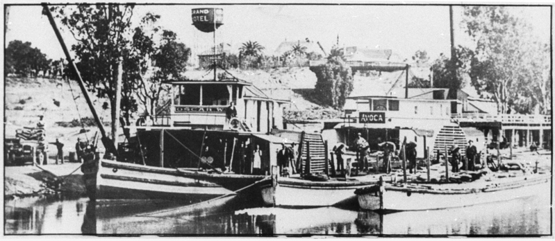 File:P.S. Oscar W. and P.S. Avoca with barges at Mildura PRG 1258 1 2915.png