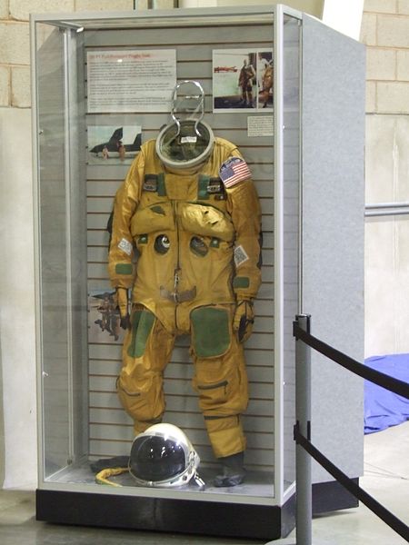 File:SR-71 full pressure flight suit.JPG