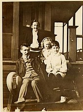 Prof. Walter Murdoch (left) and family at Point Lonsdale, Victoria, in 1910. His wife, Violet (nee Hughston) is upper centre. Their daughter, Catherine - as Catherine King a prominent broadcaster - is centre right and son William (Will) Murdoch is on the right. Deakin Uni. acc. MS0001 Murdoch family.jpg