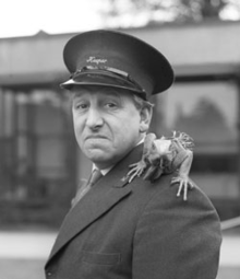 Johnny Morris (1916-1999).png