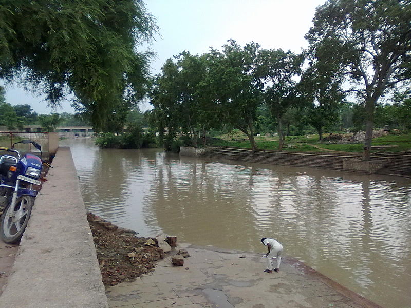 File:River view at Kundeshwar,tikamgarh.jpg
