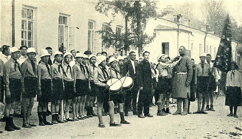 File:Tashkent Pioneer Parade 1928.jpg