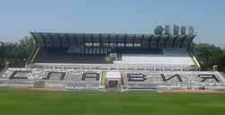 Slavia stadiono, ĉefa stand.jpg