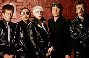 The Tourists, 1980—L-R: Jim Toomey, Eddie Chin, Annie Lennox, Peet Coombes, and Dave Stewart