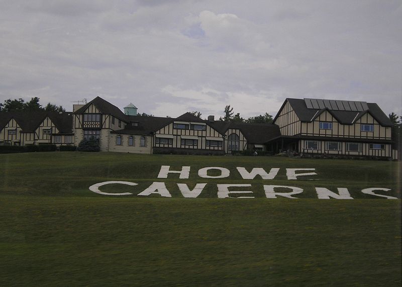 File:Howe Caverns.JPG