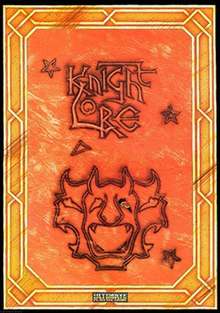 Поверх оранжевого потертого фона написано «Knight Lore» обожженными, стилизованными, черными, переплетенными и очерченными буквами. Заголовок окружают звезды в одинаковом стиле и три маски горгулий: ​​одна стоит перпендикулярно плоскости, а две одинаковые маски в виде профиля обращены слева и справа от нее. Вокруг границы - желтые полукельтские переплетенные линии. Логотип Ultimate очень маленький и расположен по центру внизу.