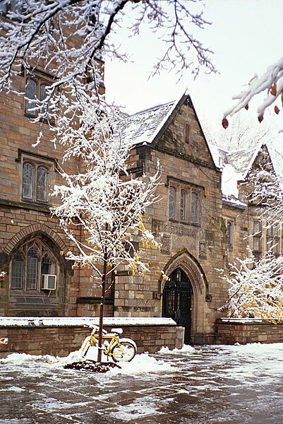 File:Jonathan Edwards College Winter 2004.jpg