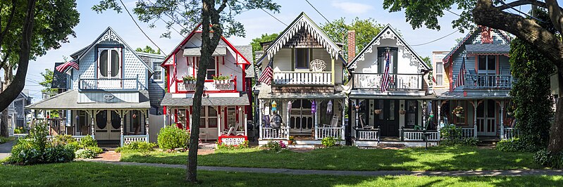 File:Marthasvineyard-OakBluffs-Cottages.jpg