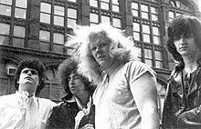 электрические угри, 1975. Слева направо: Брайан МакМэхон, Дэйв Э., Джон Д. Мортон и Ник Нокс. Фото: Мишель Залопани.