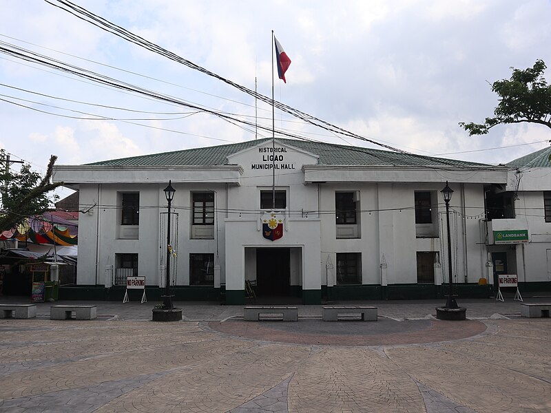 File:Historical Ligao Municipal Hall (Old National Road, Ligao, Albay; 04-16-2023).jpg