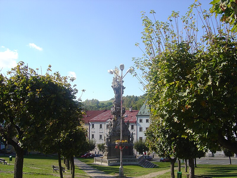 File:Kermnica Town Sq 2.JPG