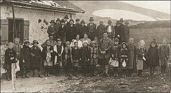 Ludwig Wittgenstein and pupils in Puchberg.jpg