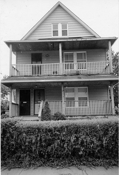 File:Massie Avenue Shul of Clevelander Rebbe Circa 1925.jpg