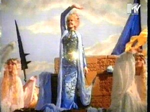 Tammy Wynette and the handmaidens of Mu in The...
