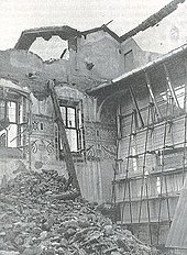 A protective structure (right) was built in front of Leonardo's fresco. This photo shows the bombing damage in 1943. Last supper right wall.jpg