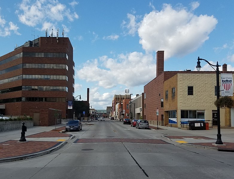 File:Downtown Eau Claire looking north.jpg
