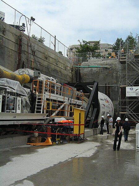 File:Canada Line TBM Installation, June 10, 2006, 3.jpg