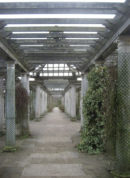 File:Thomas Hayton Mawson pergola at Hampstead Heath.jpg