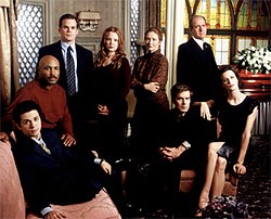 The main characters of Six Feet Under in the first season: From left to right: Federico, Keith, David, Claire, Ruth, Nate, Nathaniel Sr. and Brenda Sixfeetundercast.jpg