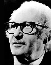 Lee Strasberg Lee Strasberg-1976.jpg