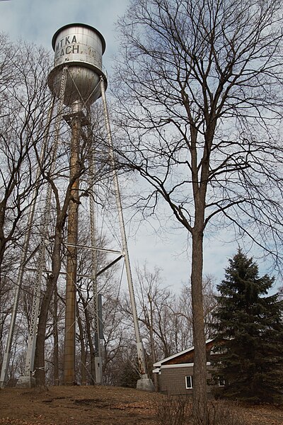 File:MinnetonkaBeachWaterTower.jpg