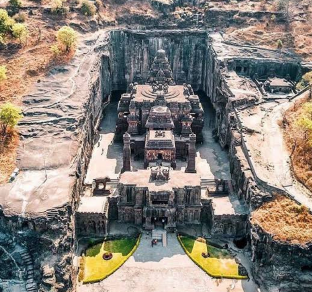 File:Kailash temple (Ellora cave no 15) at Verul.png