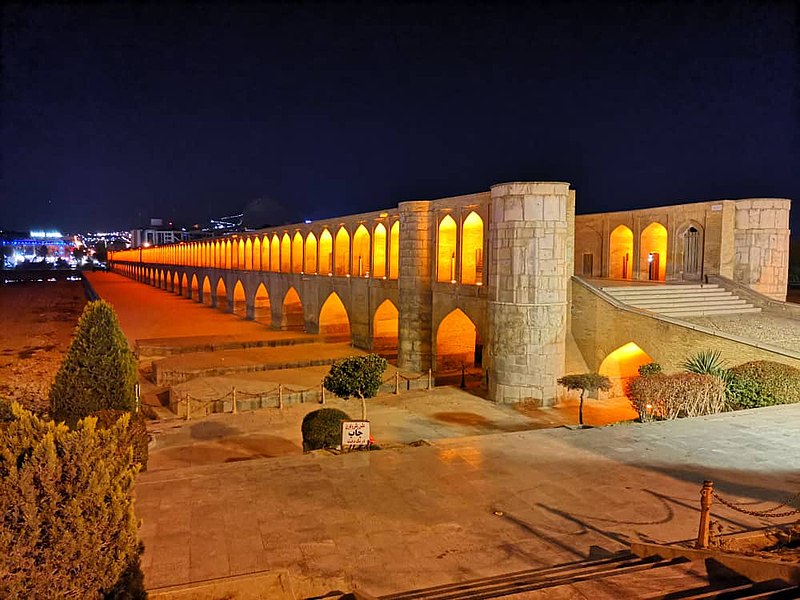 پرونده:Thirty-three bridges of Isfahan.jpeg