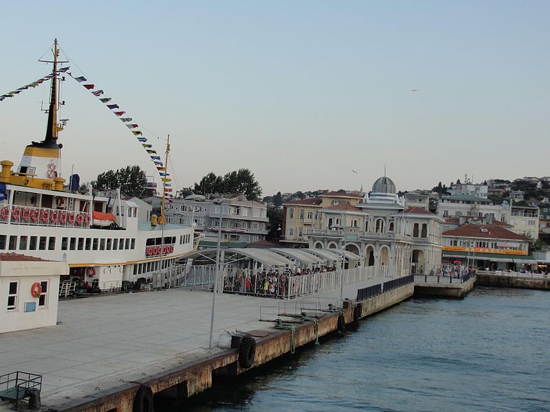 پرونده:Buyukada ferryboat station.jpg