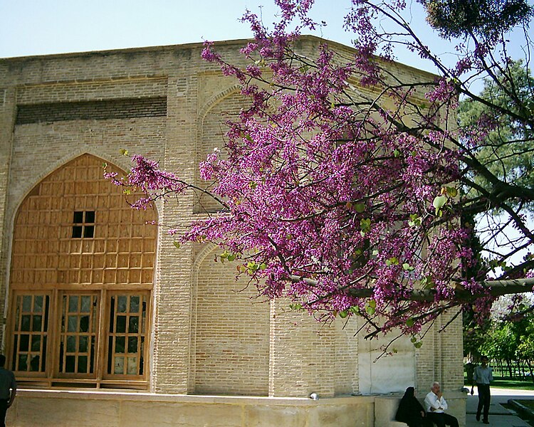 پرونده:باغ جهان نما ۱۳۸۷. shiraz fars iran butifull city شیراز فارس ایران شهر سوم مذهبی پایتخت فرهنگی ایران اردیبهشت زیبا اردی بهشت سرزمین مادری ام  عمارت باغ جهان نماjpg