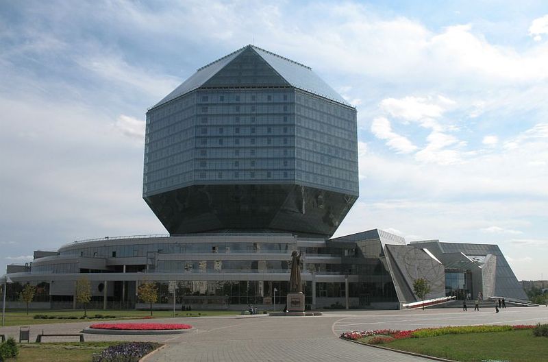 Tiedosto:Minsk-National library of Belarus1.jpg