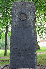Marsalkka Mannerheimin muistomerkin reliefi, 1982, Masku. Muistomerkkisuunnittelu Aarne Ehojoki.