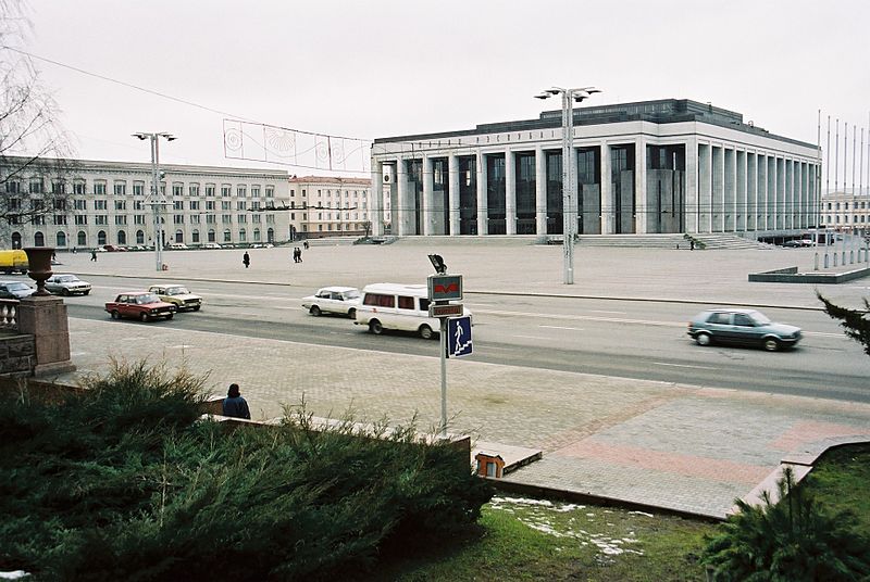 Tiedosto:Belarus-Minsk-Palace of Republic-2-2002.jpg